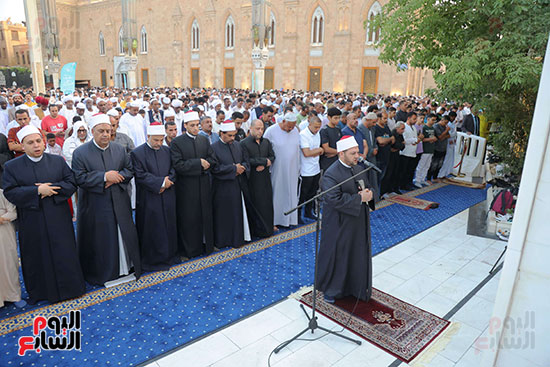 صلاة العيد من مسجد الحسين (2)