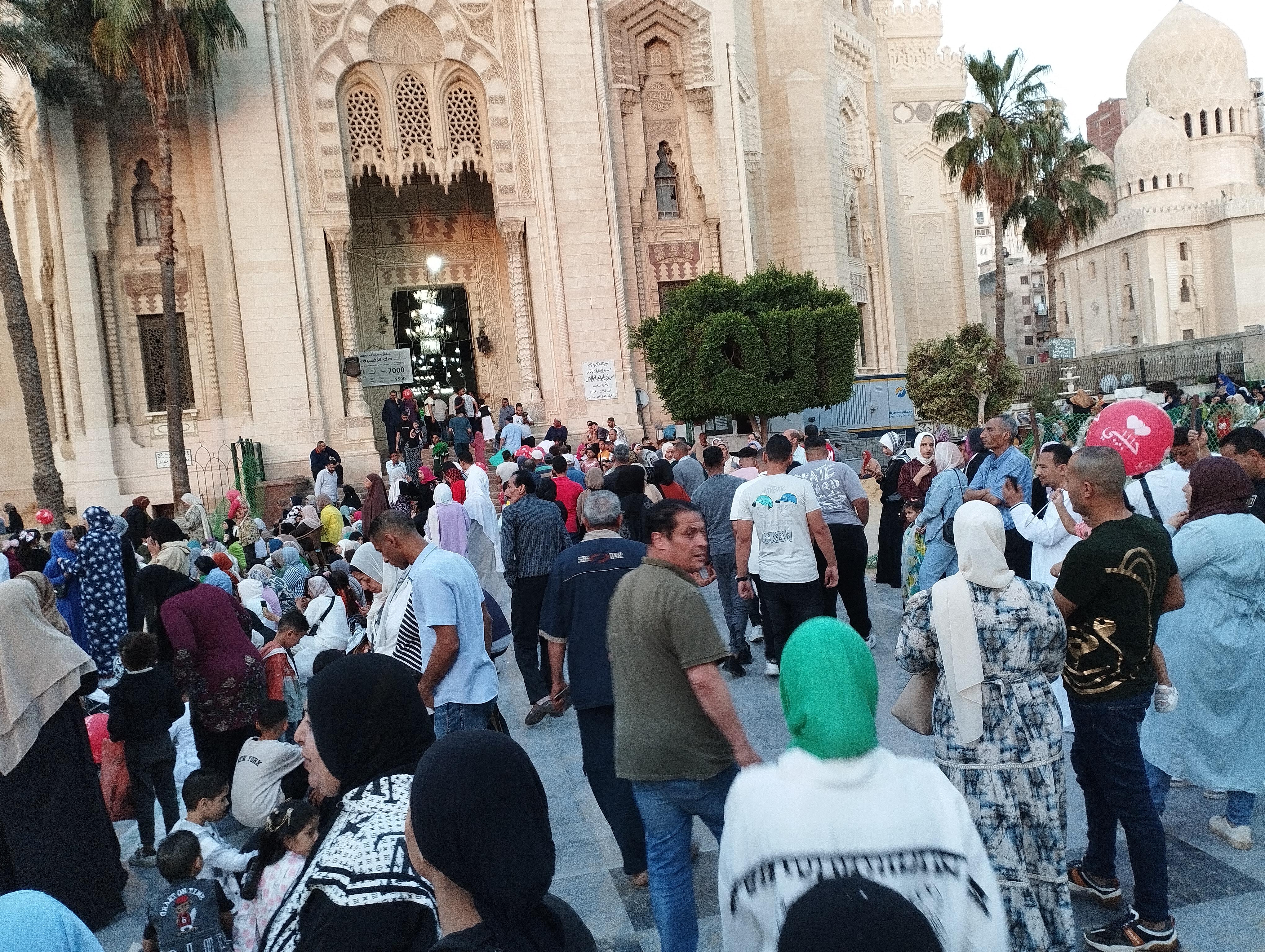 التوافد علي مسجد المرسي ابو العباس