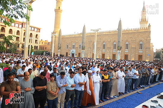صلاة العيد من مسجد الحسين