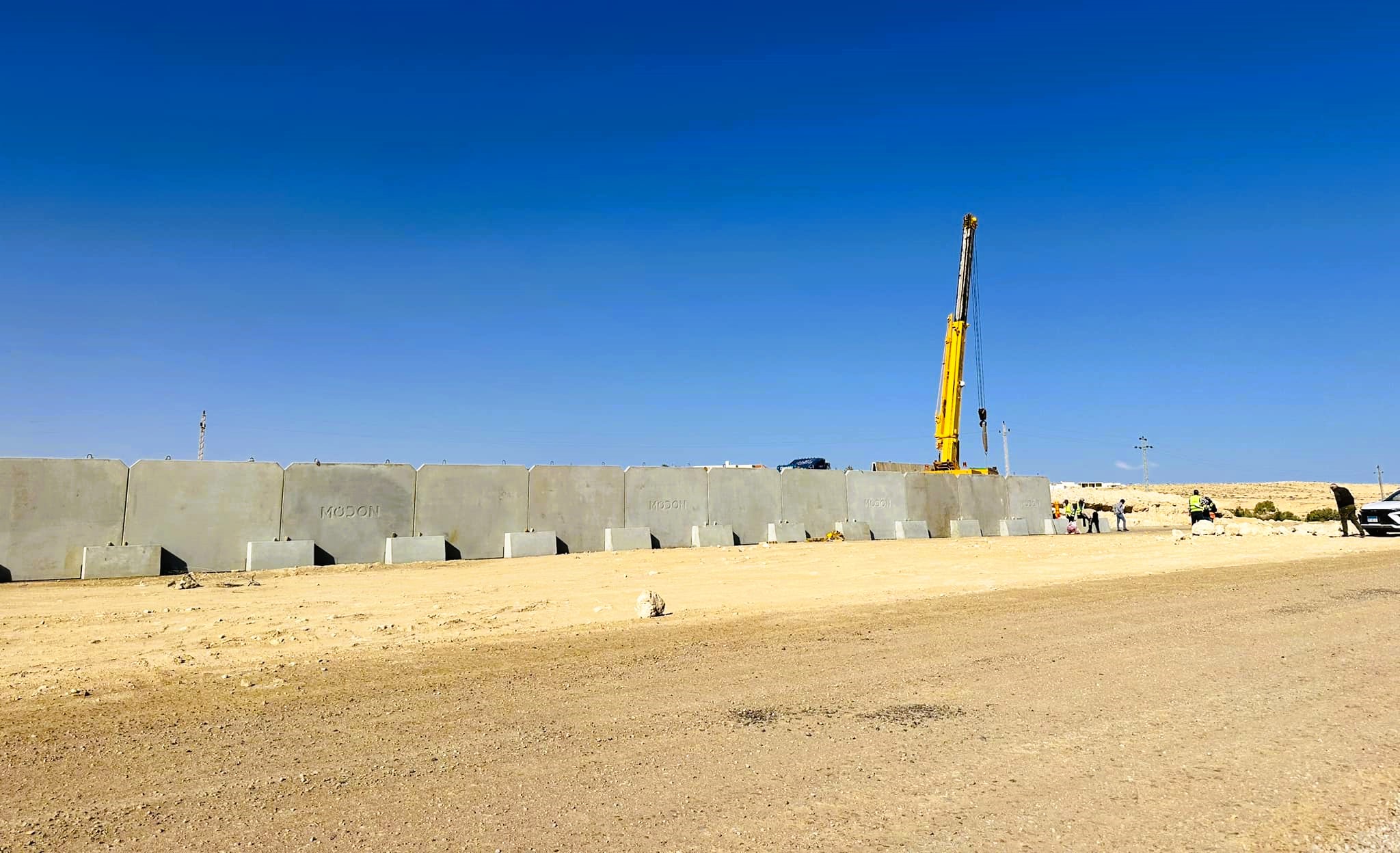 تنفيذ الاسوار والطرق المحيطة براس الحمة الجديدة img