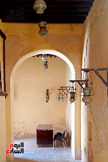 مدخل مؤدي لغرفة الأسر