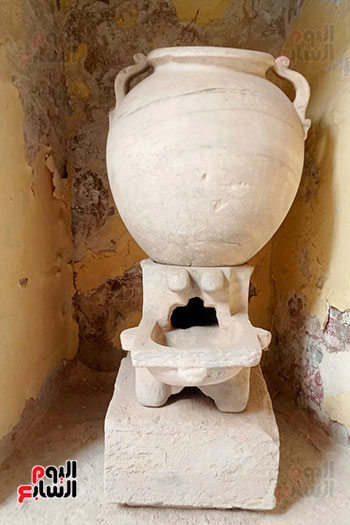 وعاء من الحجر الجيري لحفظ السوائل وعاء من الحجر الجيري لحفظ السوائل