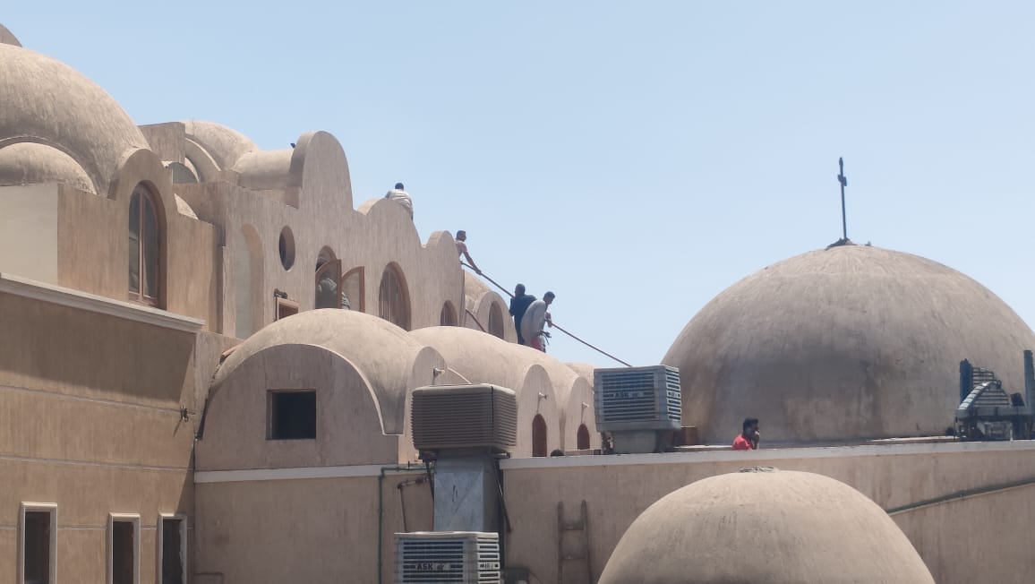 أول صور للسيطرة على حريق في مكيفات مطبخ كنيسة العذراء مريم بإسنا أول صور للسيطرة على حريق في مكيفات مطبخ كنيسة العذراء مريم بإسنا