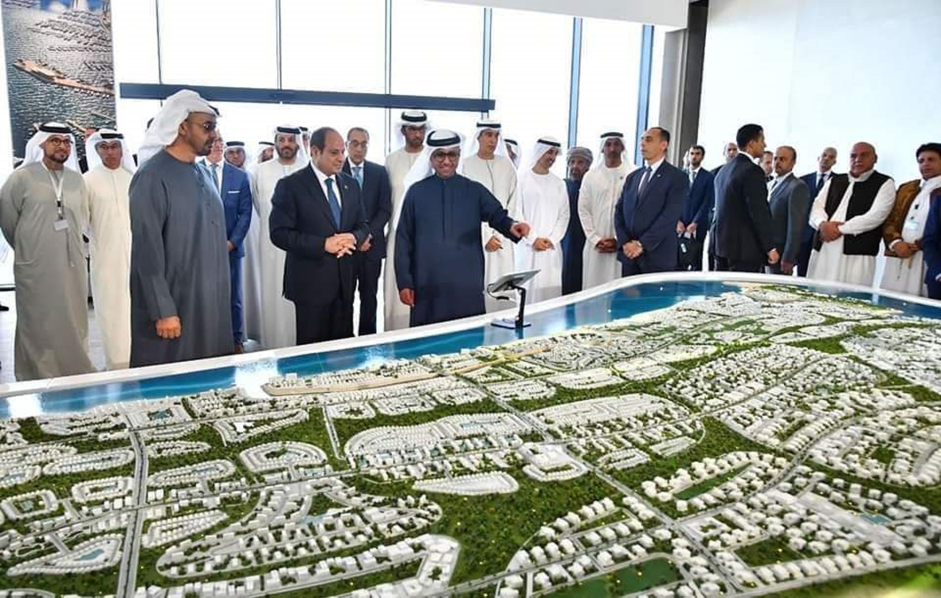 الرئيس السيسيس والشيخ محمد بن زايد يطلقان مشروع راس الحكمة img
