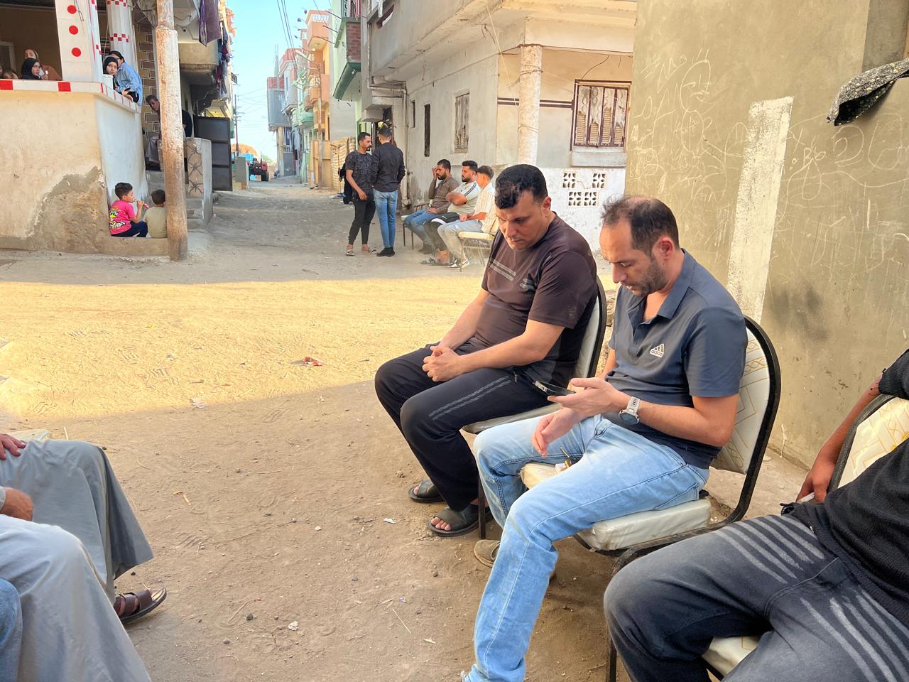 حزن اقاربه