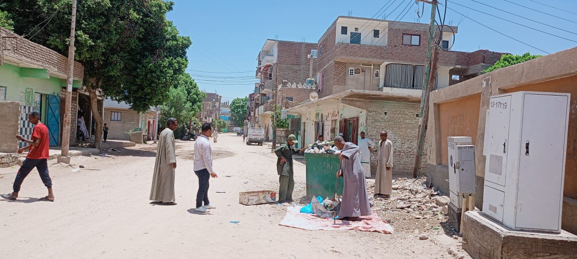 جولات رئيس المدينة على رفع اطنان المخلفات بالبياضية