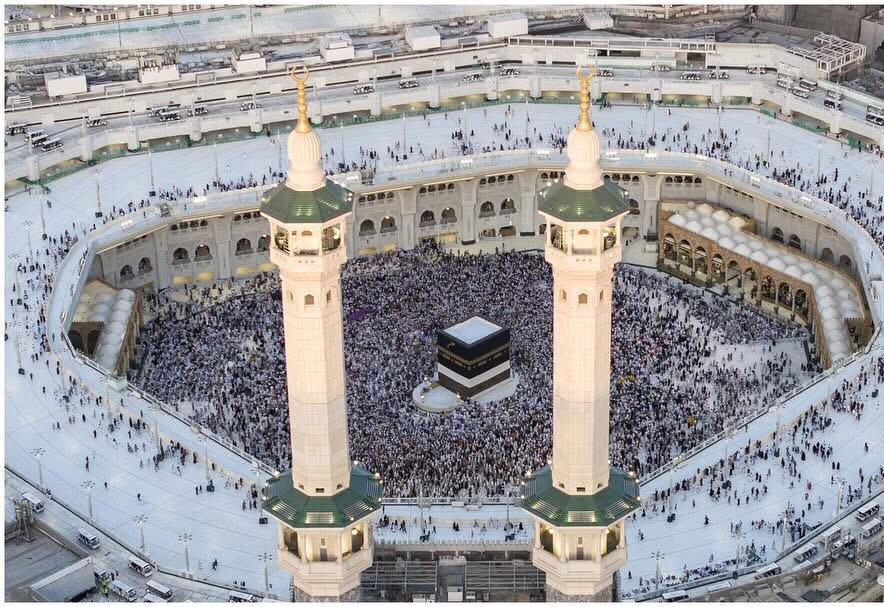 الطواف حول الكعبة  (1)