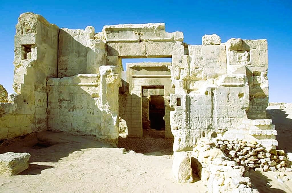 احد المعابد الاثرية في سيوة احد المعابد الاثرية في سيوة
