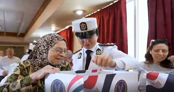 الاحتفال مع كبار السن (4)