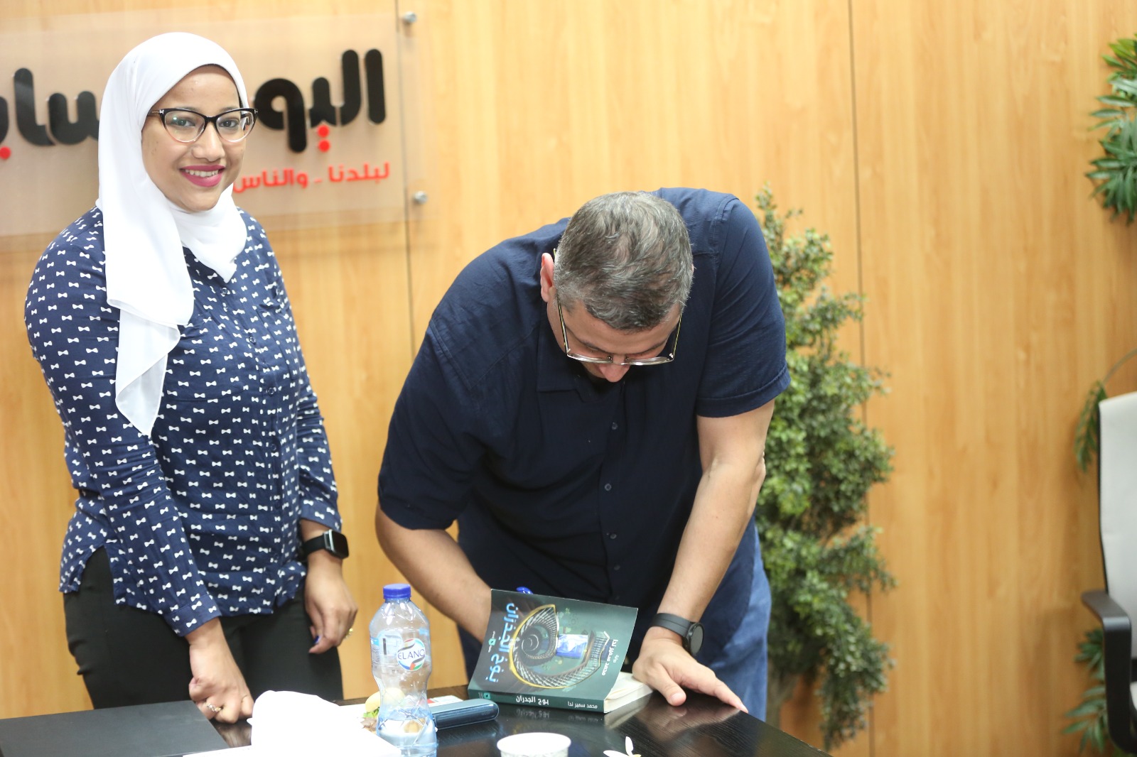 محمد سمير ندا يوقع روايته بوح الجدران