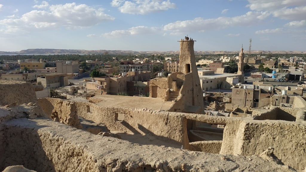 اسوار قلعة شالي والمسجد العتيق في سيوة اسوار قلعة شالي والمسجد العتيق في سيوة