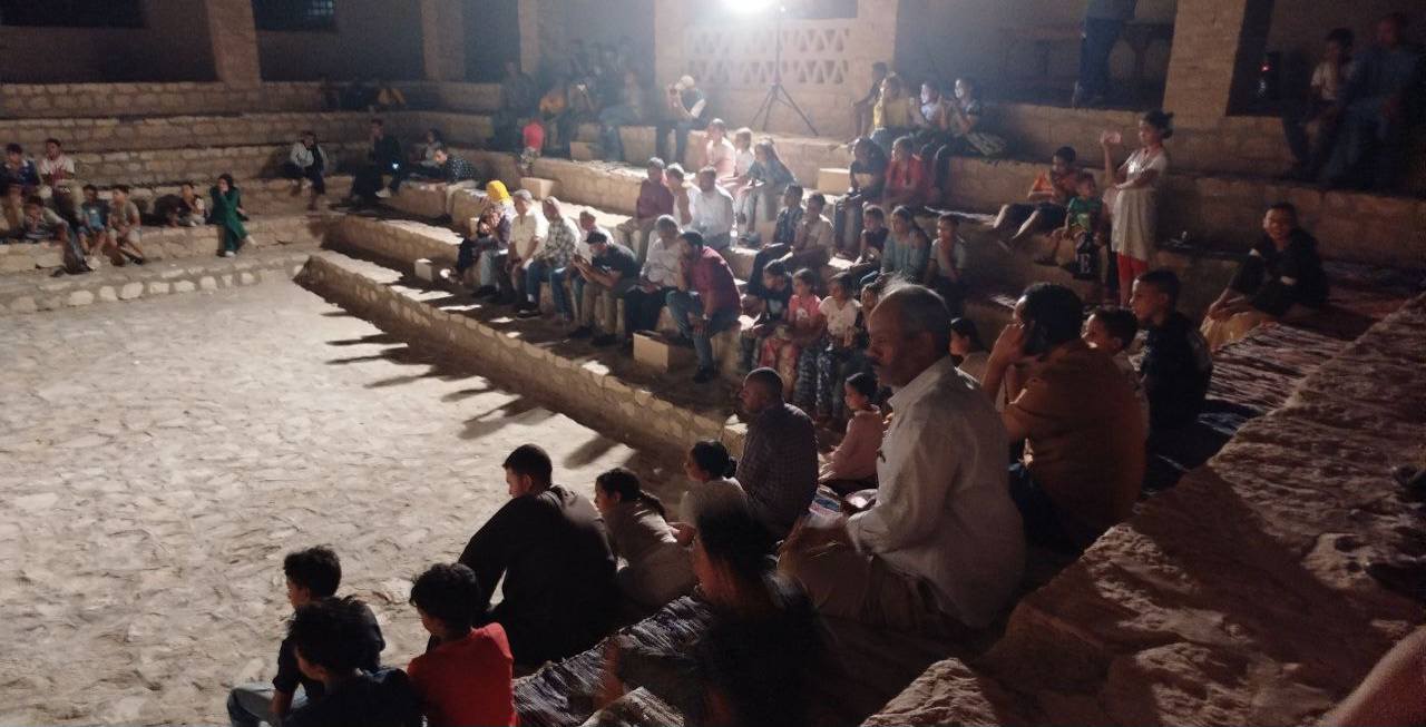 حضور عرض الطوق والأسورة بقصر ثقافة حسن فتحى