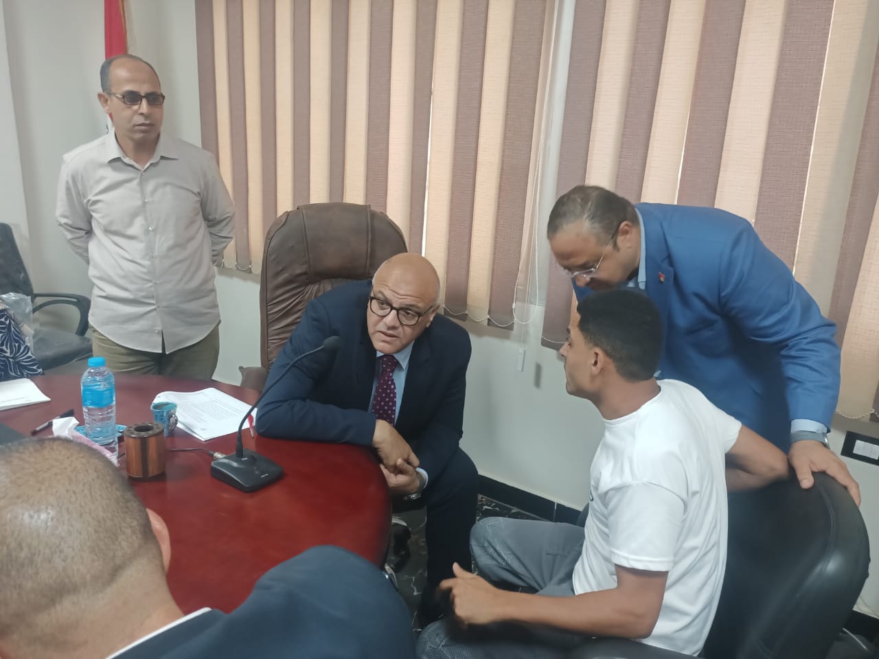 التوجيه بحل مشاكل المواطنين التوجيه بحل مشاكل المواطنين