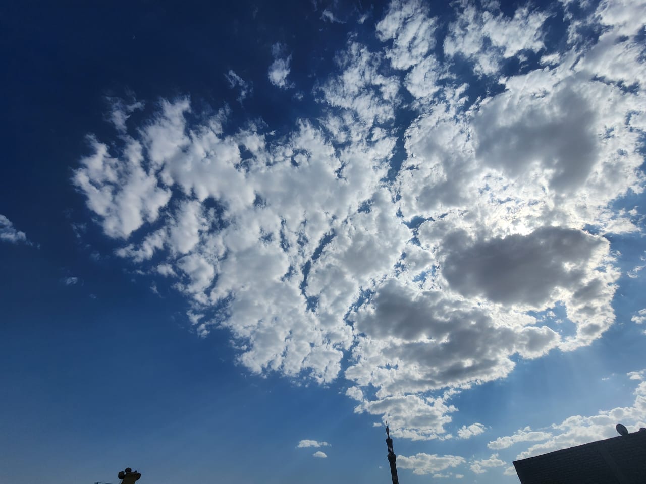 تجمعات للغيوم تبدء في الإنتشار بسماء مدينة الأقصر