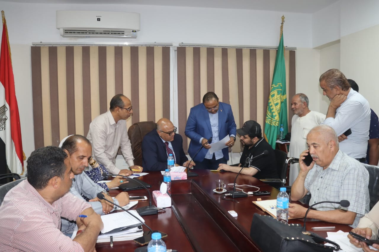 جانب من حل مشاكل المواطنين جانب من حل مشاكل المواطنين