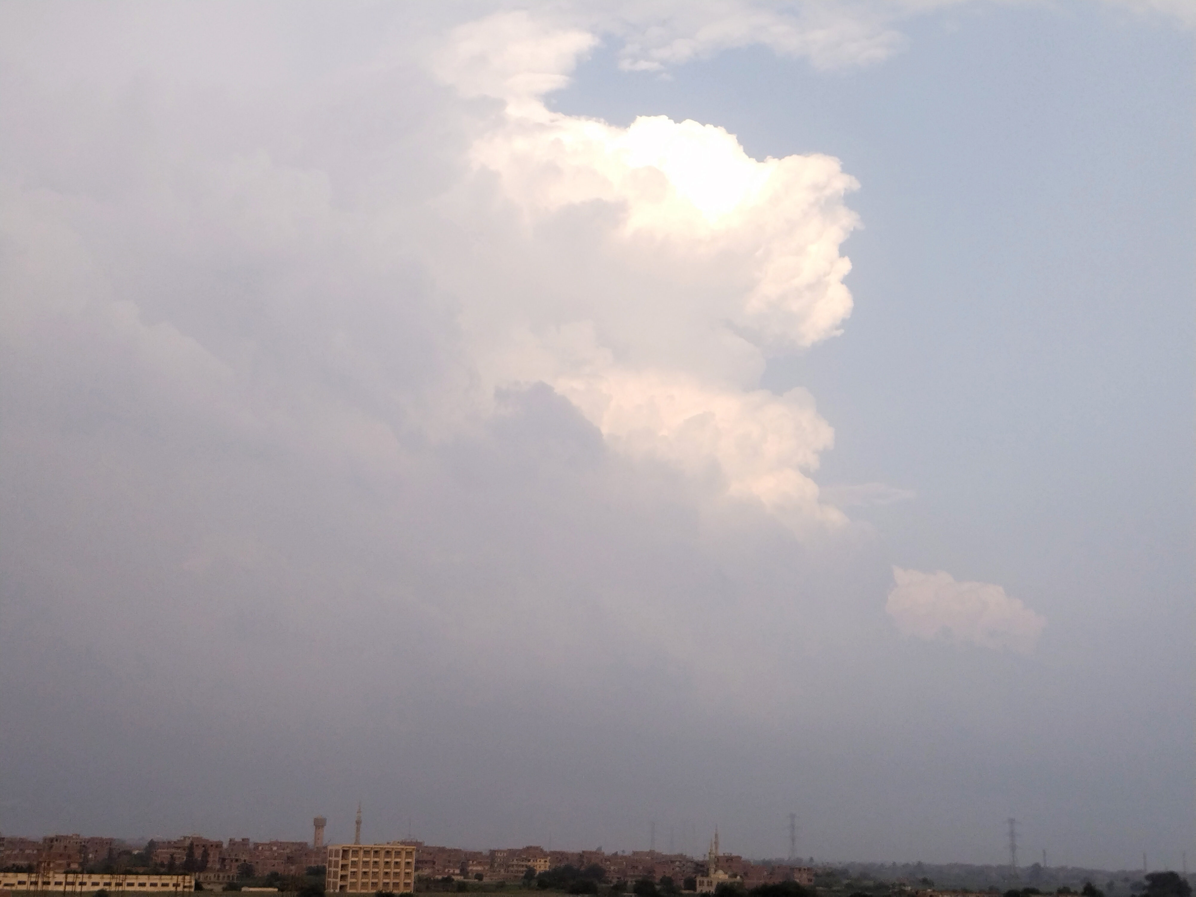 الغيوم فى السماء الغيوم فى السماء