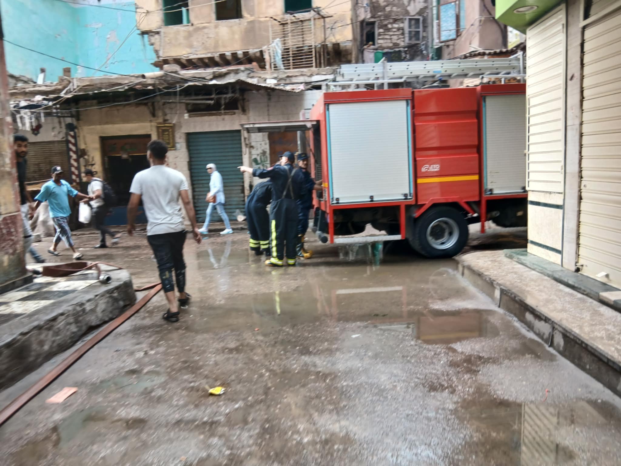 السيطرة على حريق مخزن بلاستيك فى منطقة بحري بالإسكندرية.. مباشر