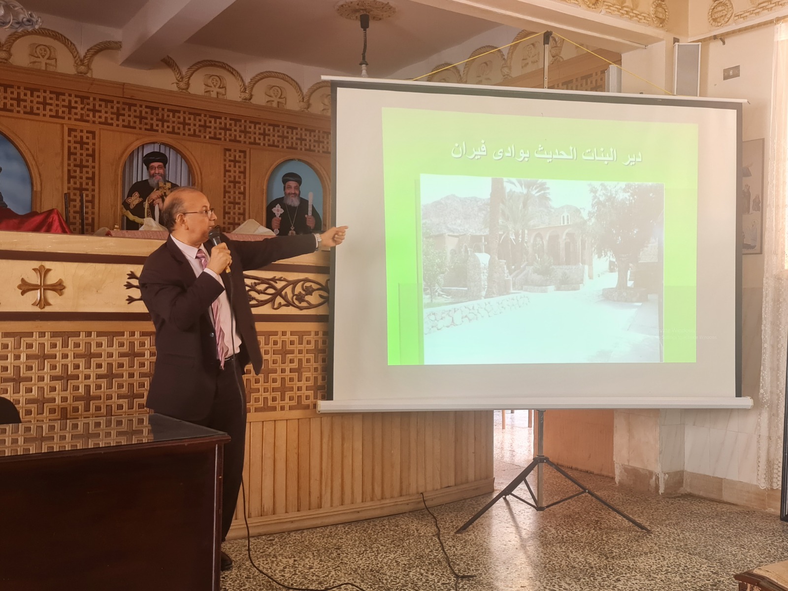 الدكتور عبد الرحيم ريحان يلحقي محاضرة