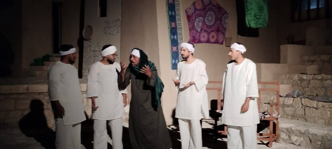 عرض الطوق والأسورة ضمن التجارب المسرحية النوعية لقصور الثقافة بالأقصر