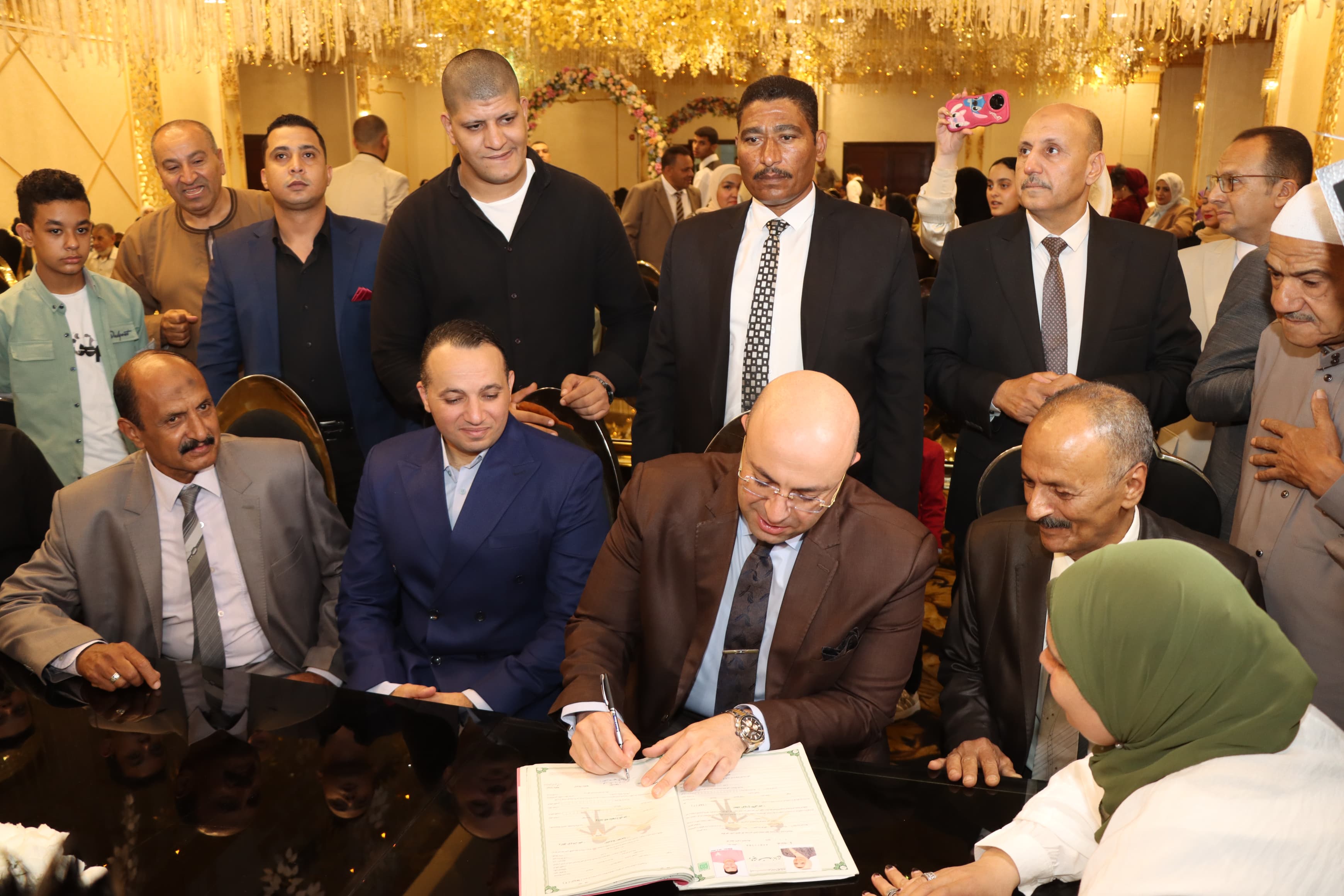 محافظ بني سويف شاهد على العقد محافظ بني سويف شاهد على العقد