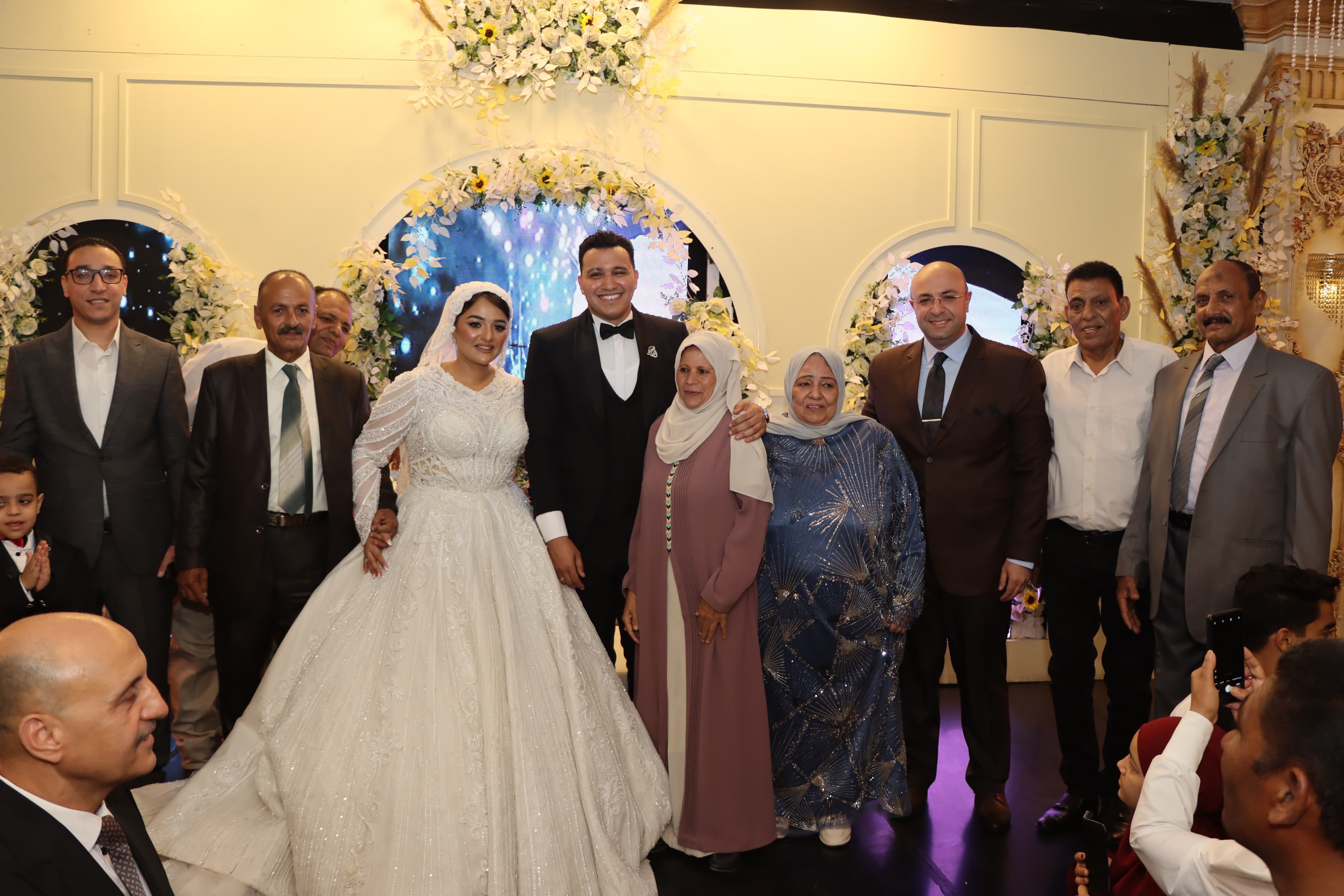 محافظ بني سويف يقدم التهنئة للعروسين محافظ بني سويف يقدم التهنئة للعروسين