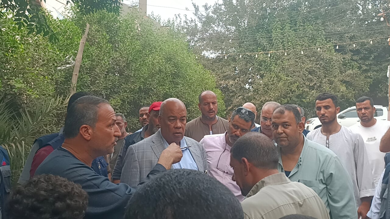 اداء العزاء لإحدى الاسر 
