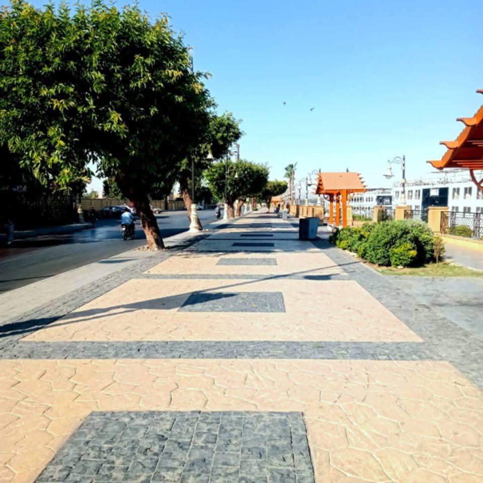 حملات نظافة مكثفة بمنطقة الممشى السياحي وكورنيش النيل بالأقصر