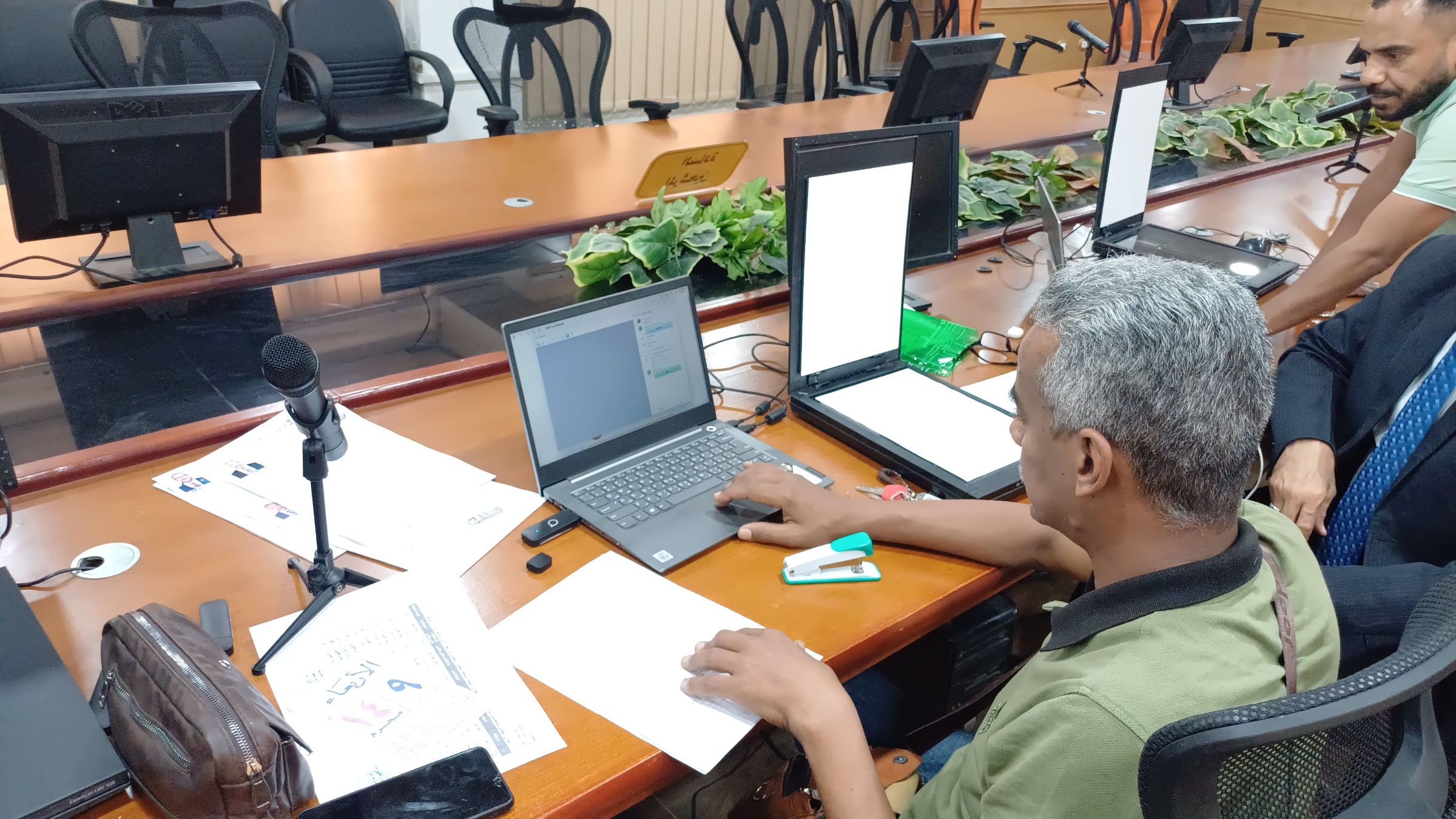 ‪فحص الأوراق