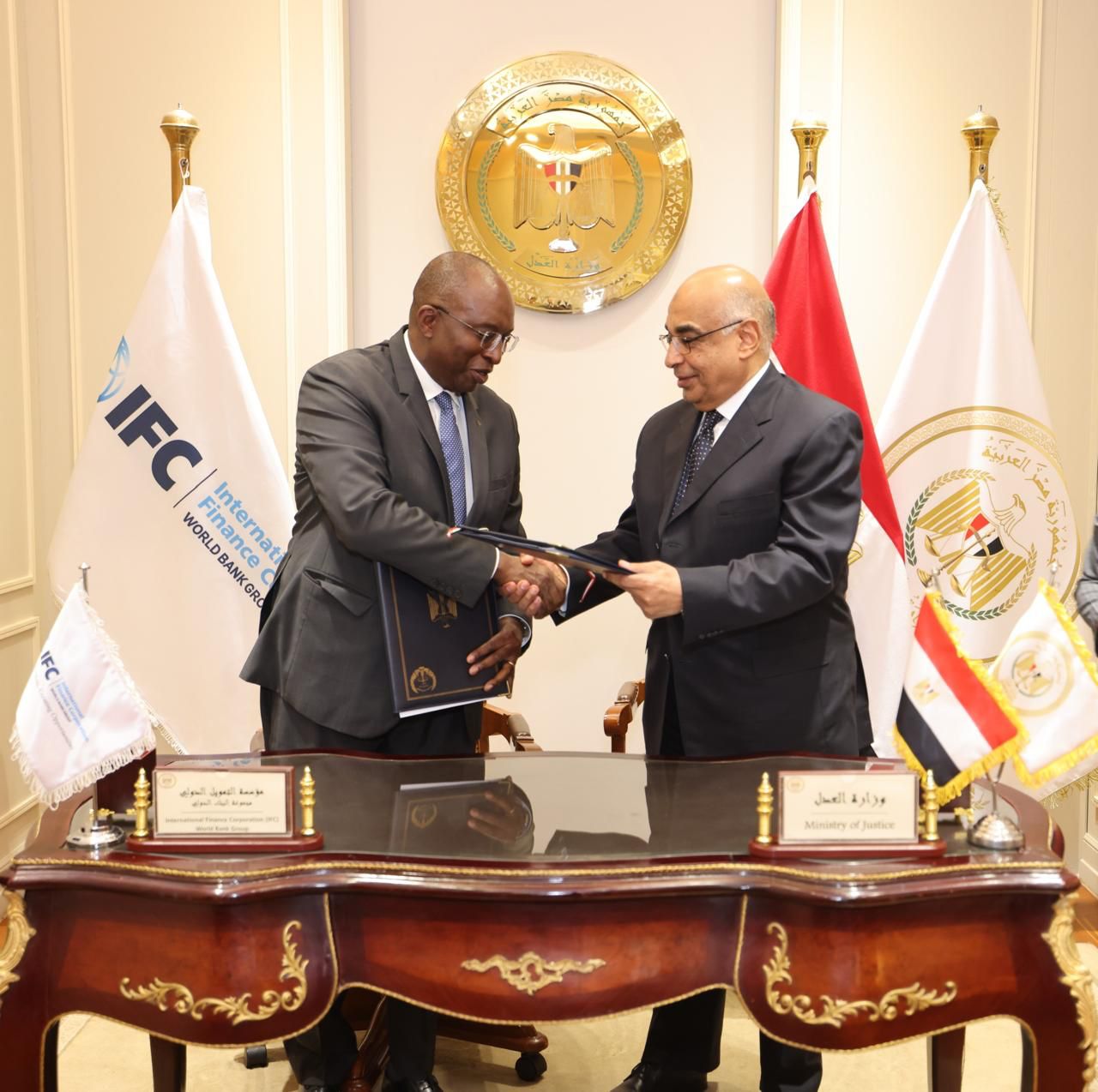 توقيع مذكرة تفاهم بين وزارة العدل ومؤسسة التمويل الدولية