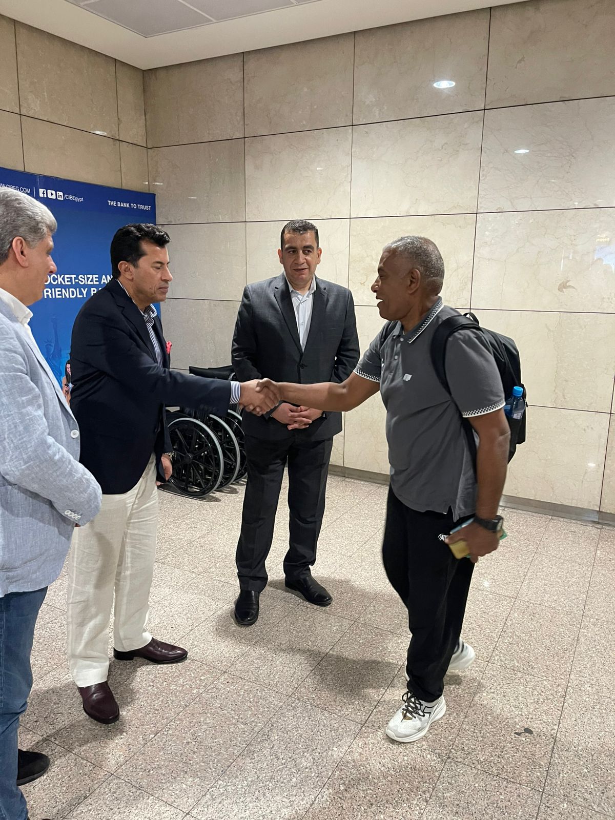 أشرف صبحي مع طائرة البارالمبي