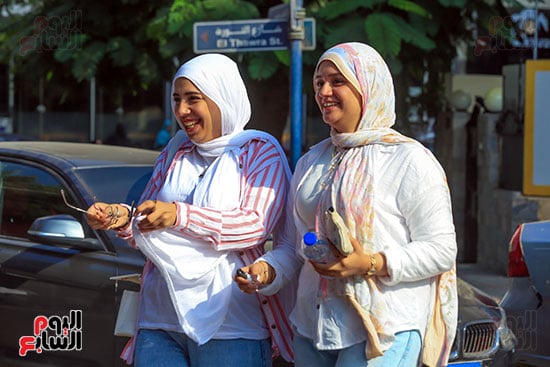 البسمة على وجوه الطالبات