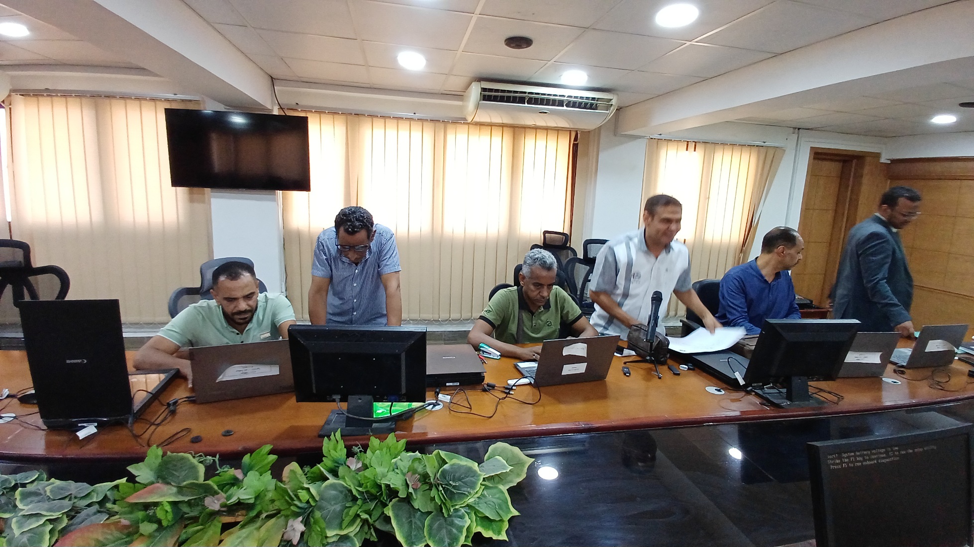 أثناء رفع أوراق المرشحين