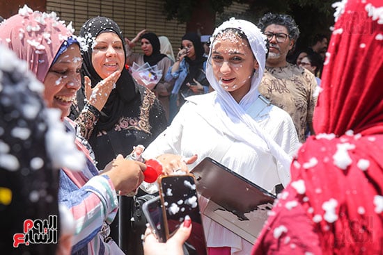 احتفال الاهالي والطلاب ب اخر ايام الامتحانات (2)
