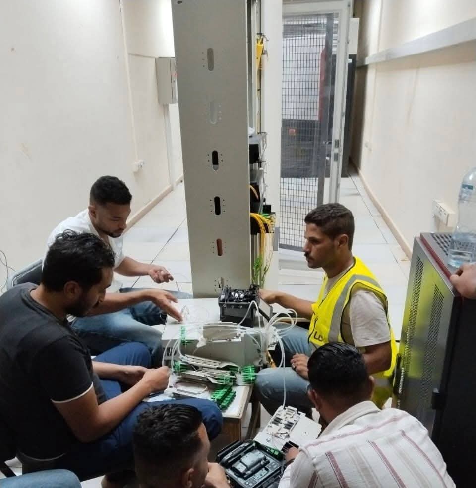 جنود العاملين بالاتصالات