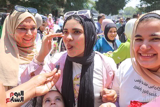 احتفال الطلاب بنهاية امتحانات الثانوية (2)