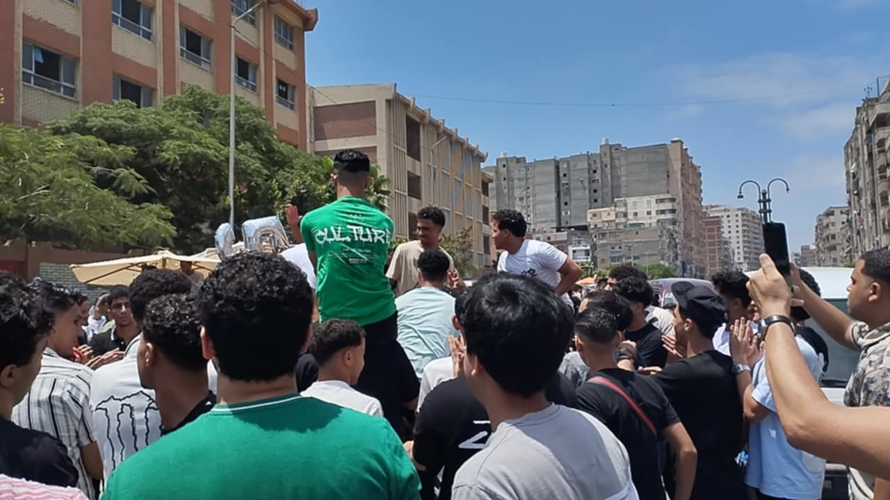 طبل وفرحة طلاب الثاتوية العامة