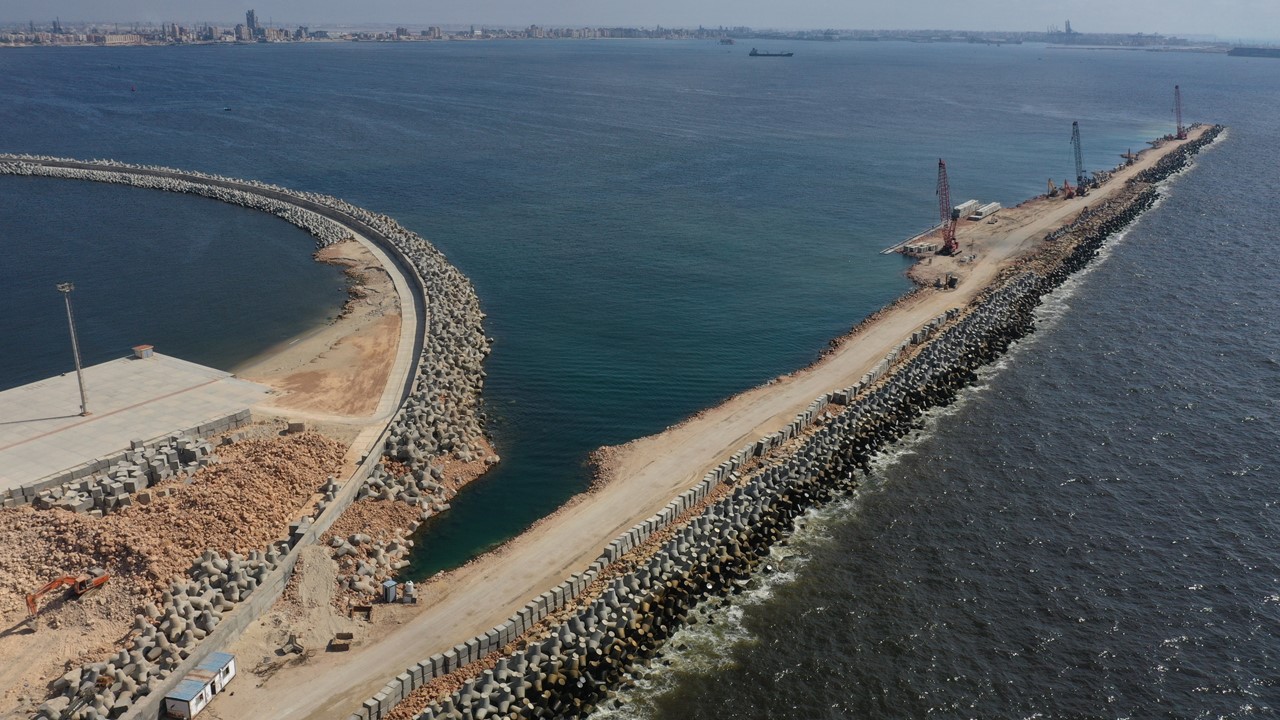 محطة الصب الجاف بميناء الدخيلة