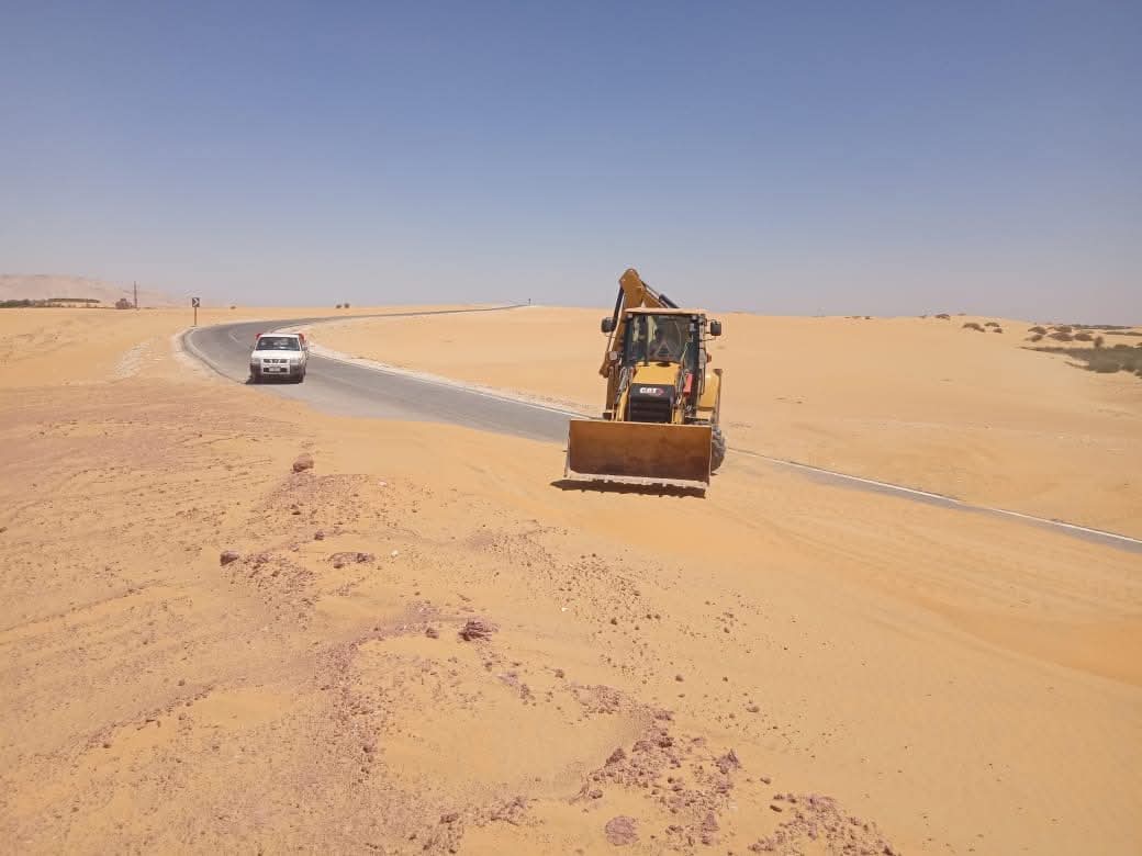 خطورة الكثبان الرملية على الطرق خطورة الكثبان الرملية على الطرق