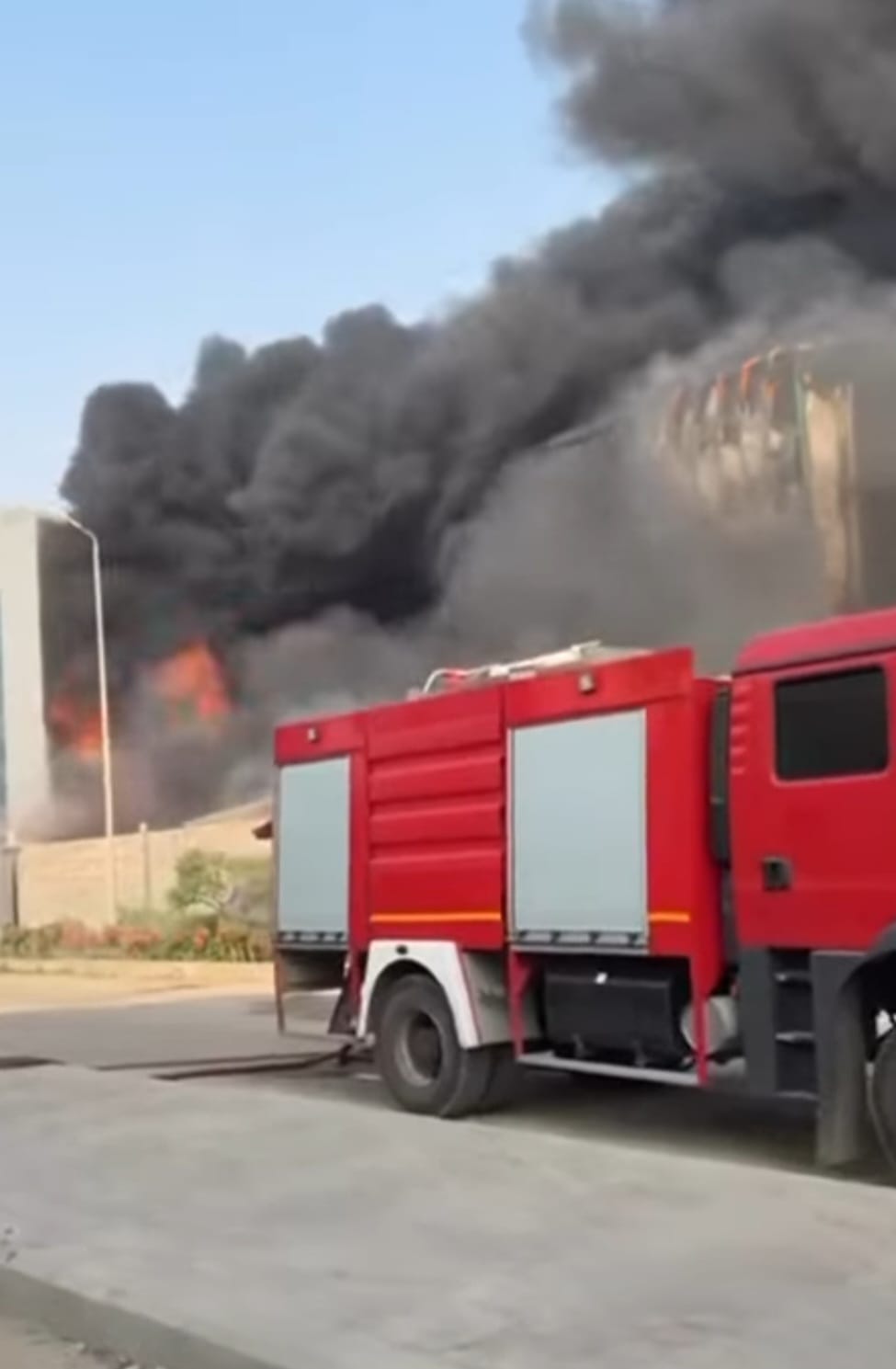 حريق مصنع بدر (1)