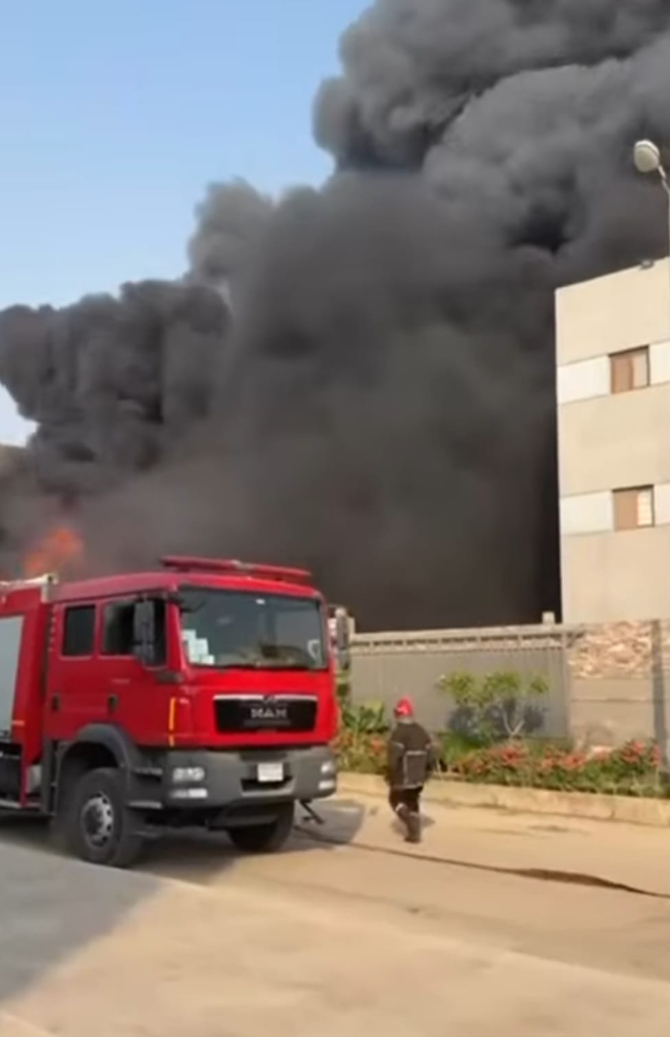 حريق مصنع بدر (9)