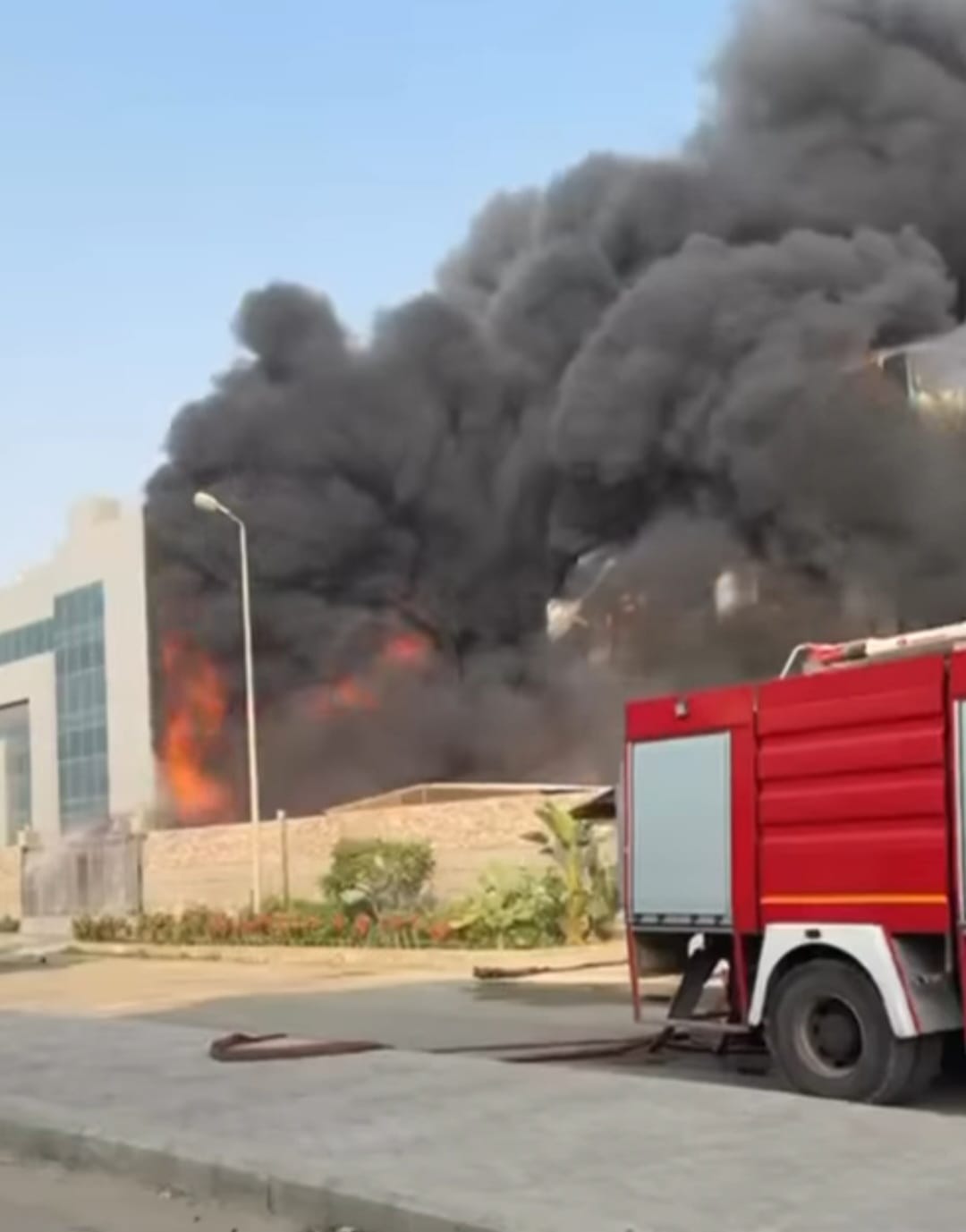 حريق مصنع بدر (5)