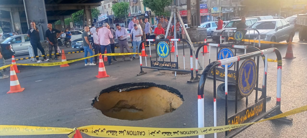 هبوط أرضي بميدان التجنيد  (3)