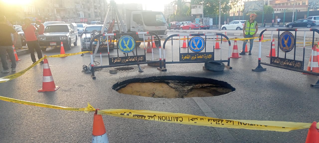 هبوط أرضي بميدان التجنيد  (2)