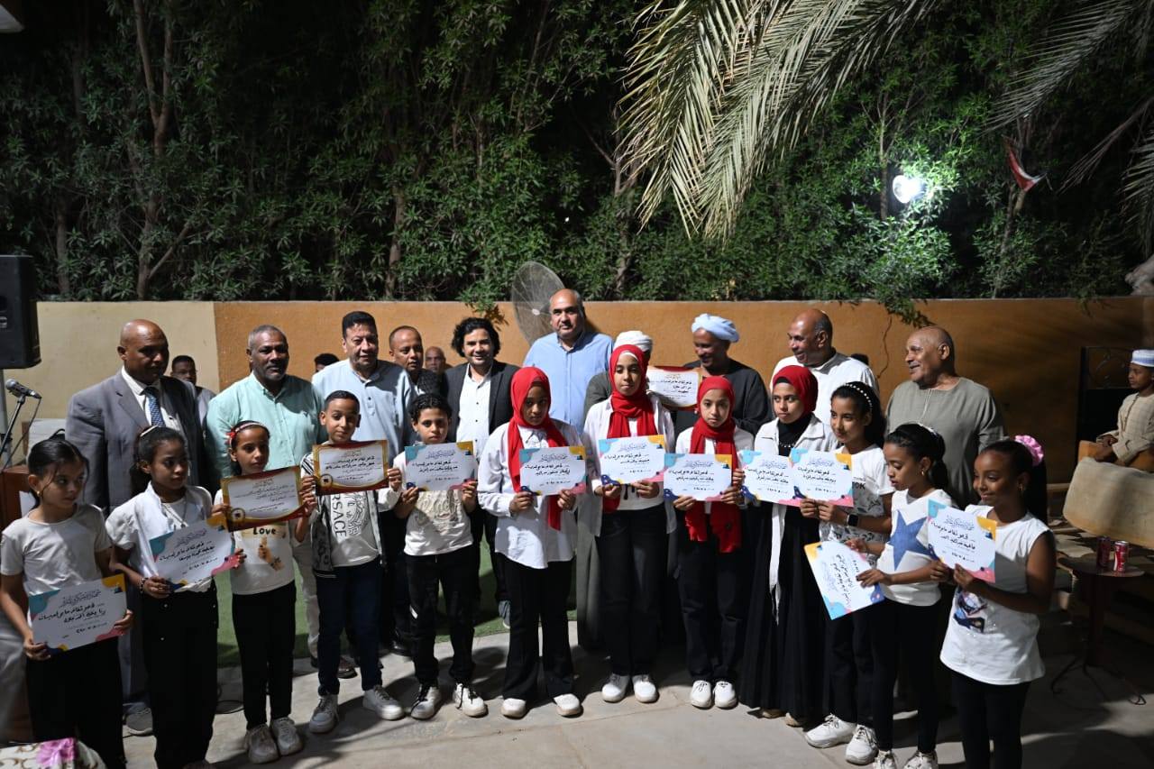 تكريم الأطفال ضمن مبادرة مصر تتحدث عن نفسها بالأقصر تكريم الأطفال ضمن مبادرة مصر تتحدث عن نفسها بالأقصر
