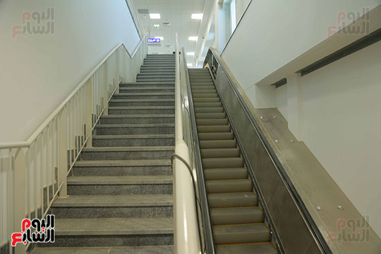 سلالم متحركة سلالم متحركة