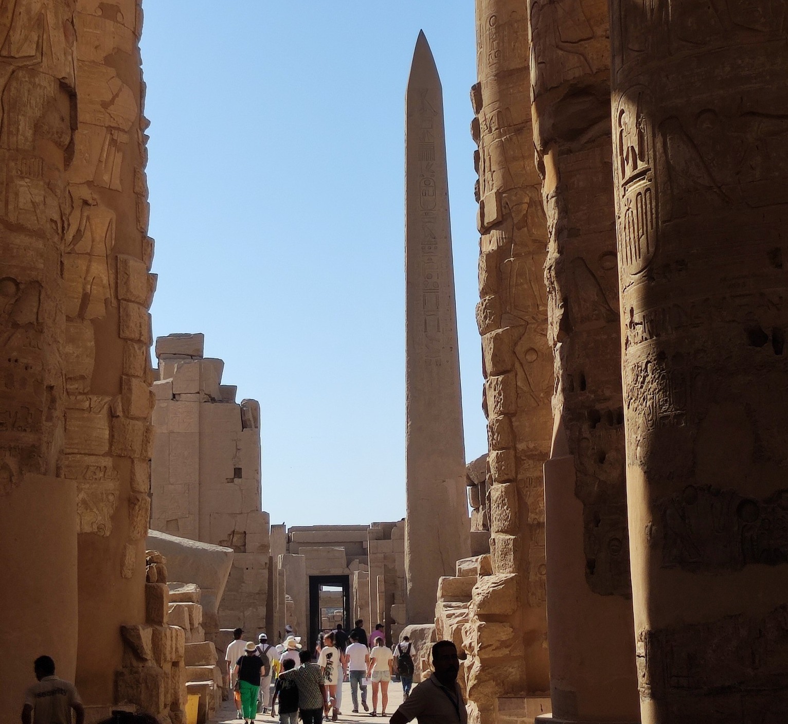 التوافد السياحي اليوم داخل معابد الكرنك بالأقصر التوافد السياحي اليوم داخل معابد الكرنك بالأقصر