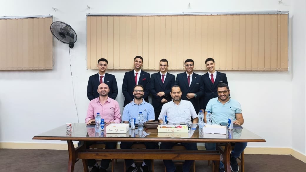 اثناء مناقشة مشروع التخرج اثناء مناقشة مشروع التخرج