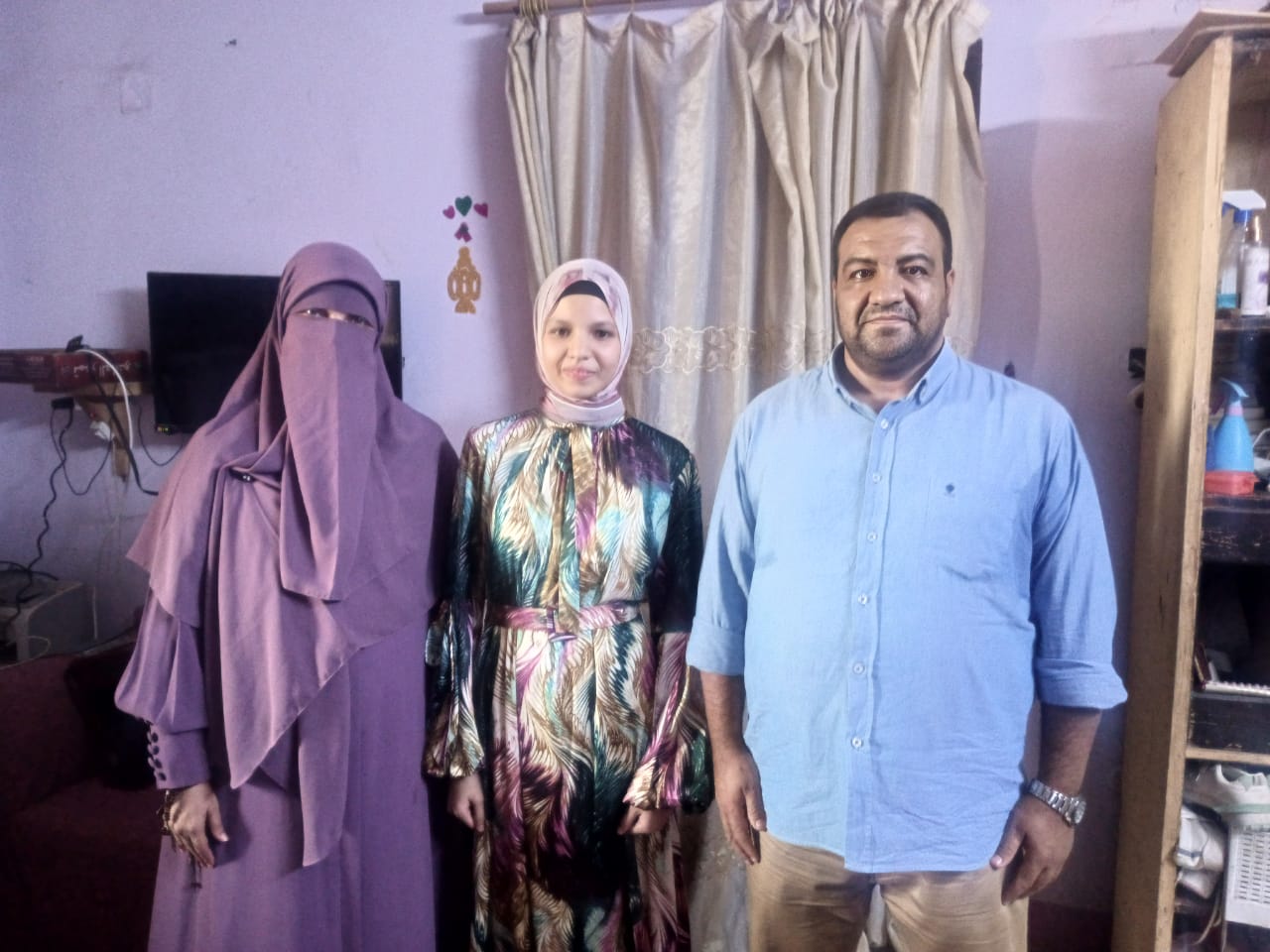 آلاء الأولى ابنة سوهاج ووالدتها مع محرر اليوم السابع آلاء الأولى ابنة سوهاج ووالدتها مع محرر اليوم السابع