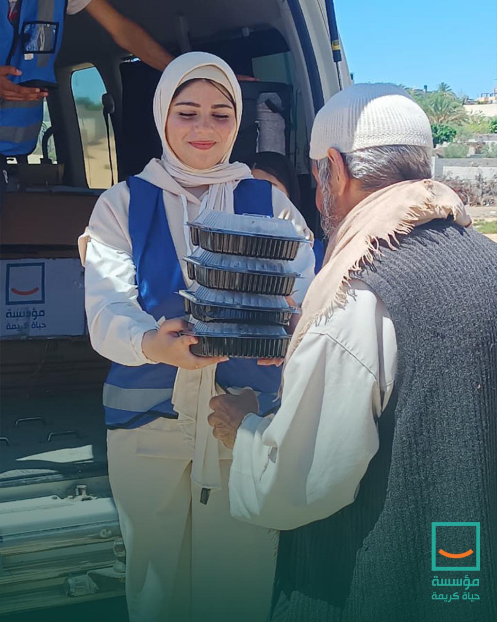 حياة كريمة توزع 1000وجبة يوميا على الاسر المستحقة (6)