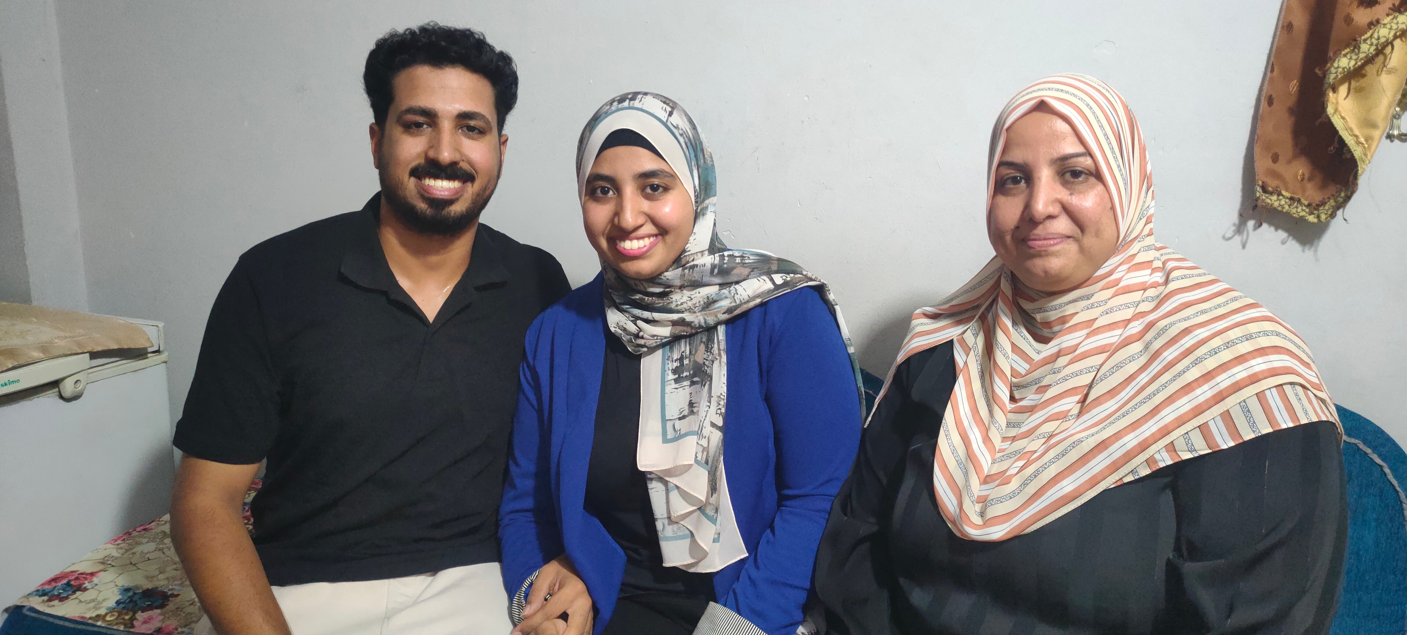 إيمان و شقيقها الاكبر إيمان و شقيقها الاكبر